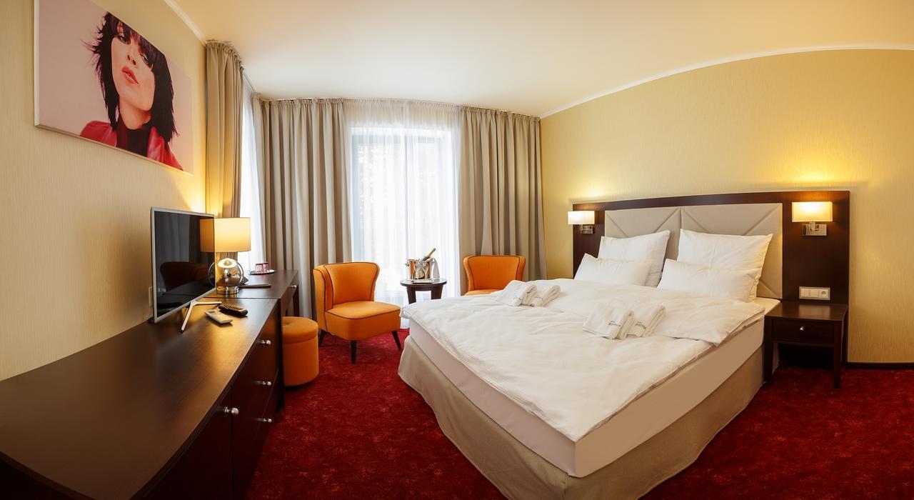 Hotel Bystra Snina Exterior photo